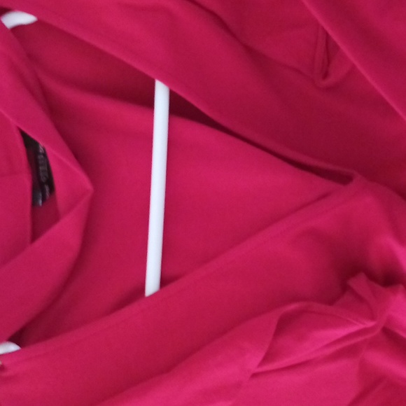 Guess red top size L - Picture 2 of 2